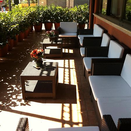 Hotel La Vela ปัสซีญาโน ซุล ตราซีเมโน ภายนอก รูปภาพ