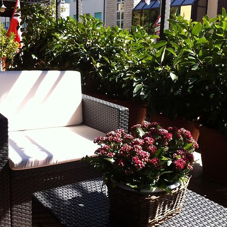 Hotel La Vela ปัสซีญาโน ซุล ตราซีเมโน ภายนอก รูปภาพ