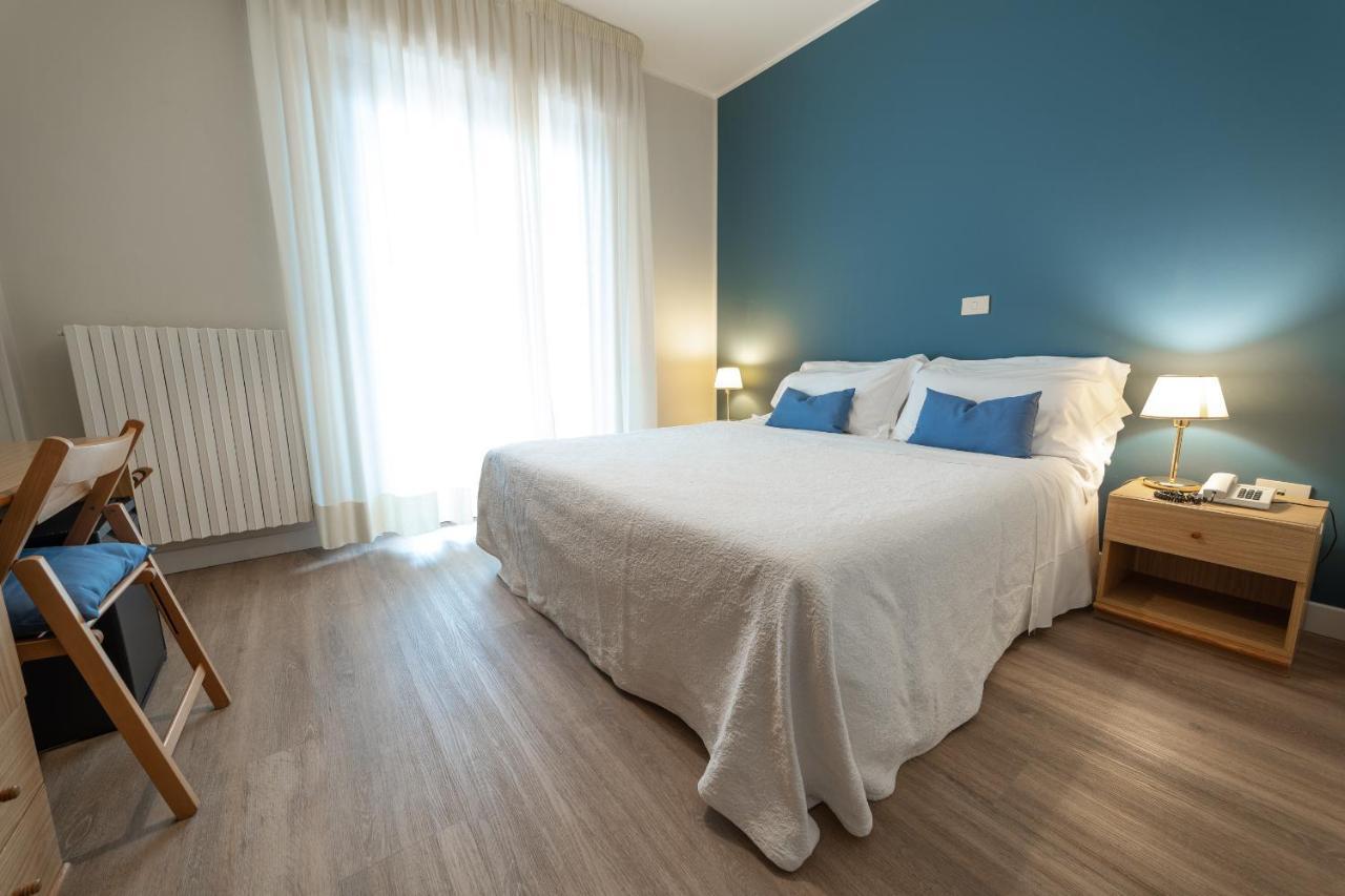 Hotel La Vela ปัสซีญาโน ซุล ตราซีเมโน ภายนอก รูปภาพ