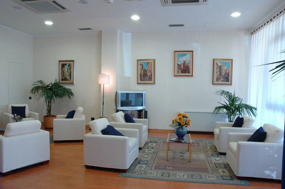 Hotel La Vela ปัสซีญาโน ซุล ตราซีเมโน ภายนอก รูปภาพ