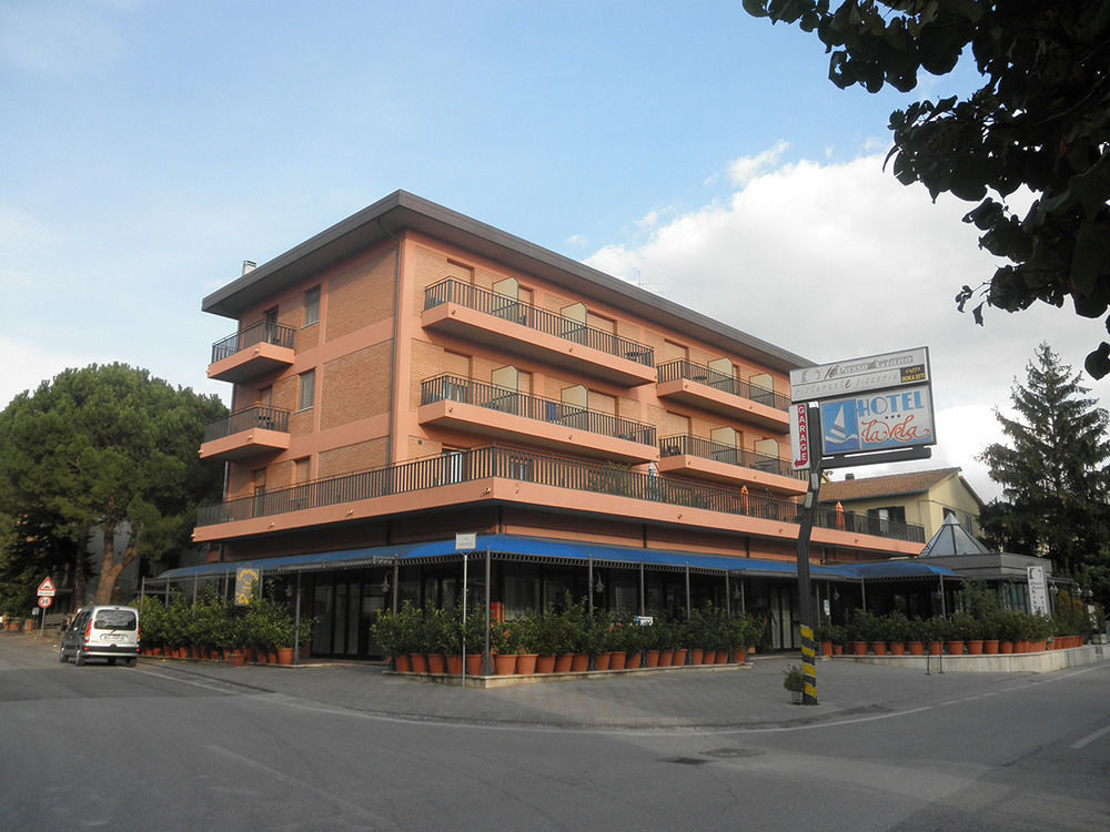 Hotel La Vela ปัสซีญาโน ซุล ตราซีเมโน ภายนอก รูปภาพ